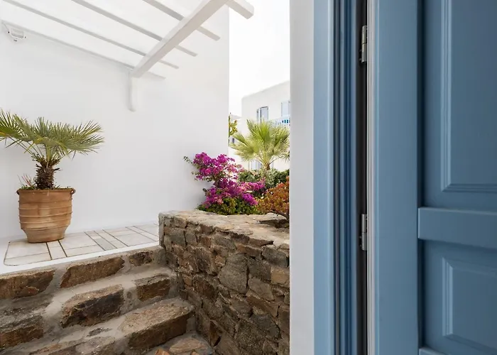 Ivi Mykonean * Ornos (Mykonos)