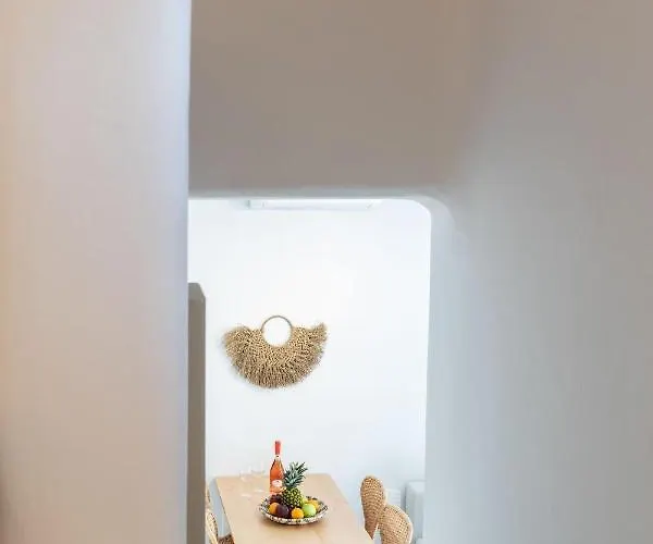 米克诺斯套房公寓  *