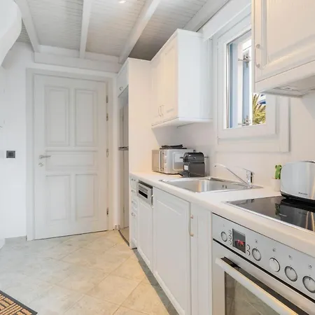 Ivi Mykonean Suites Ornos